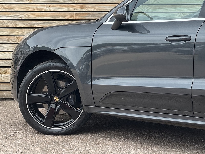 Porsche Macan 2016'66 T | Top Spec | Sport Design Pack - U8946