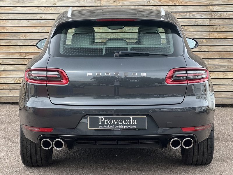 Porsche Macan 2016'66 T | Top Spec | Sport Design Pack - U8946