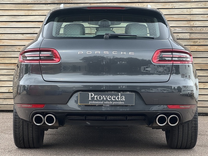Porsche Macan 2016'66 T | Top Spec | Sport Design Pack - U8946