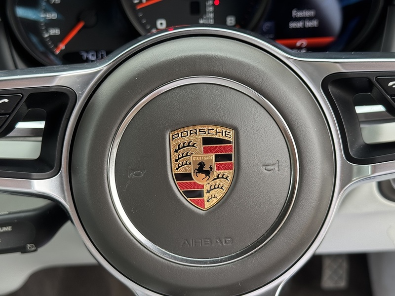 Porsche Macan 2016'66 T | Top Spec | Sport Design Pack - U8946