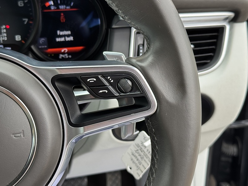 Porsche Macan 2016'66 T | Top Spec | Sport Design Pack - U8946