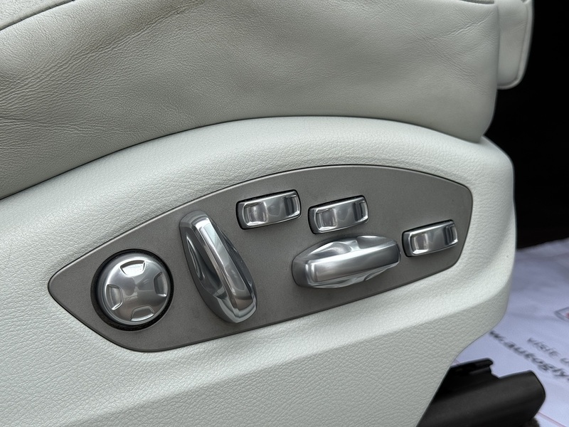 Porsche Macan 2016'66 T | Top Spec | Sport Design Pack - U8946