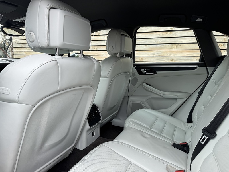 Porsche Macan 2016'66 T | Top Spec | Sport Design Pack - U8946