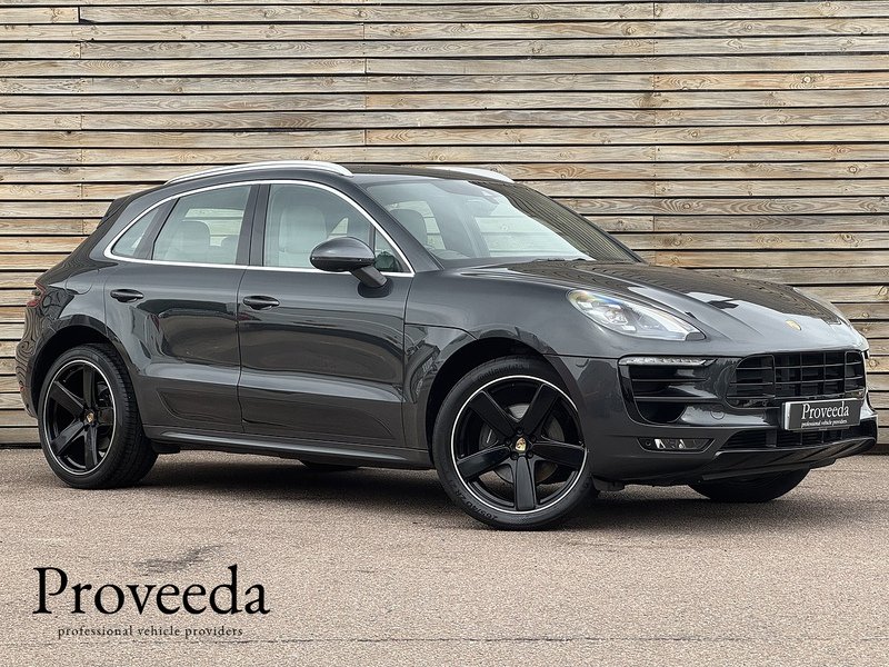 Porsche Macan 2016'66 T | Top Spec | Sport Design Pack - U8946