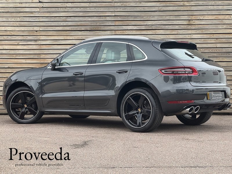 Porsche Macan 2016'66 T | Top Spec | Sport Design Pack - U8946