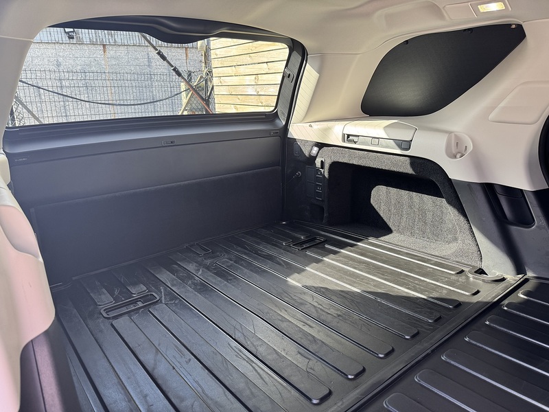 Land Rover Discovery 2022'72 D300 MHEV SE Commercial | Rear Seat Conv Available - U8948