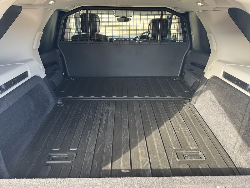 Land Rover Discovery 2022'72 D300 MHEV SE Commercial | Rear Seat Conv Available - U8948