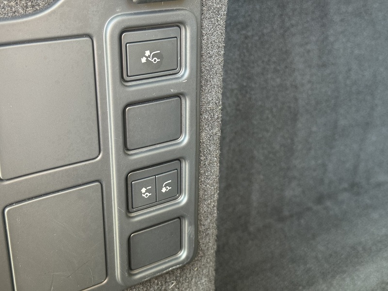 Land Rover Discovery 2022'72 D300 MHEV SE Commercial | Rear Seat Conv Available - U8948