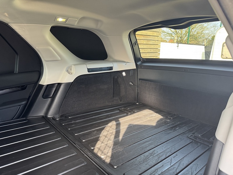 Land Rover Discovery 2022'72 D300 MHEV SE Commercial | Rear Seat Conv Available - U8948