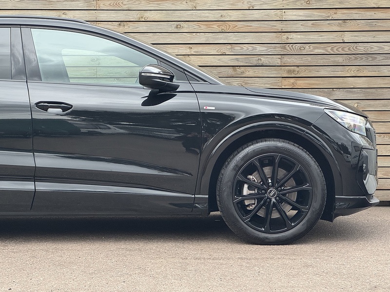 Audi Q4 e-tron 2023'73 Edition 1 | Sonos | Driver Memory Seat - U8952