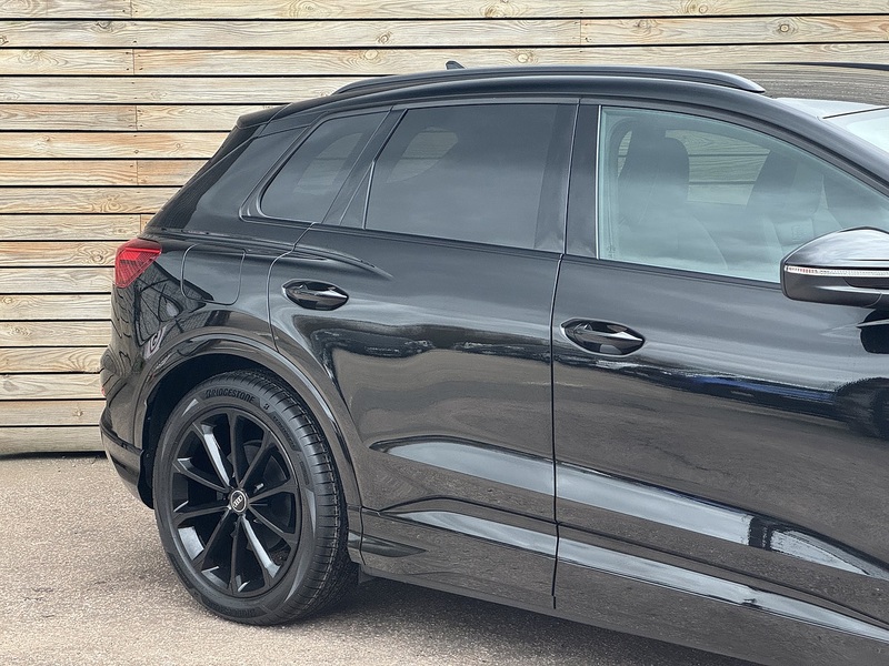 Audi Q4 e-tron 2023'73 Edition 1 | Sonos | Driver Memory Seat - U8952