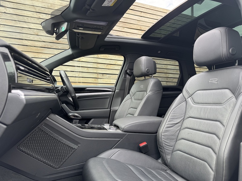 Volkswagen Touareg 2023'23 TDI V6 Black Edition | Pan Roof | Big Spec - U8953