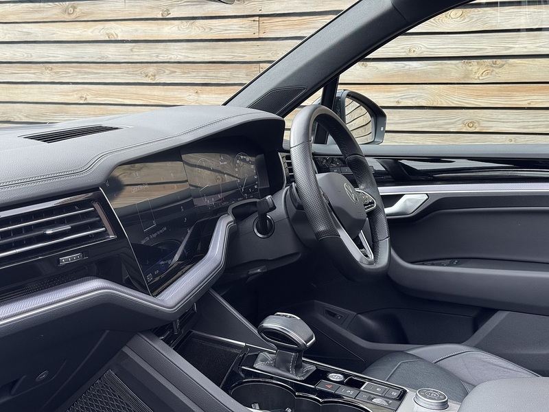 Volkswagen Touareg 2023'23 TDI V6 Black Edition | Pan Roof | Big Spec - U8953