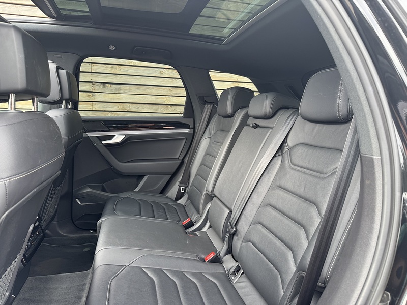 Volkswagen Touareg 2023'23 TDI V6 Black Edition | Pan Roof | Big Spec - U8953