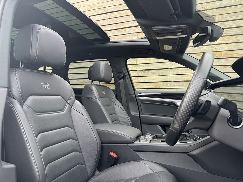 Volkswagen Touareg 2023'23 TDI V6 Black Edition | Pan Roof | Big Spec - U8953