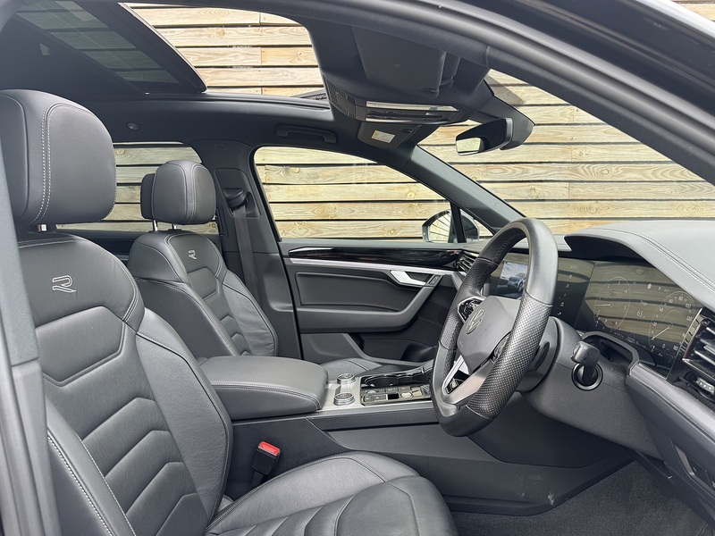 Volkswagen Touareg 2023'23 TDI V6 Black Edition | Pan Roof | Big Spec - U8953