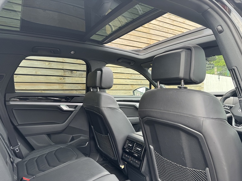 Volkswagen Touareg 2023'23 TDI V6 Black Edition | Pan Roof | Big Spec - U8953