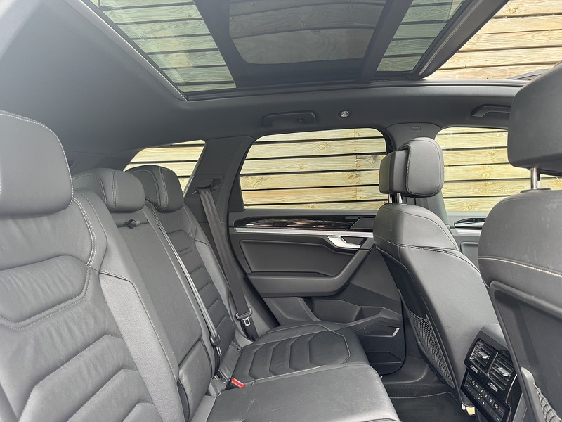 Volkswagen Touareg 2023'23 TDI V6 Black Edition | Pan Roof | Big Spec - U8953