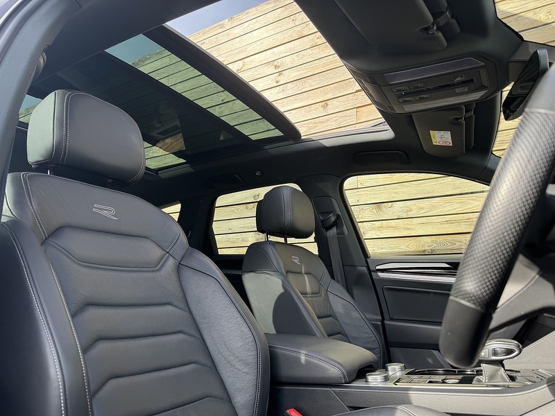 Volkswagen Touareg 2023'23 TDI V6 Black Edition | Pan Roof | Big Spec - U8953