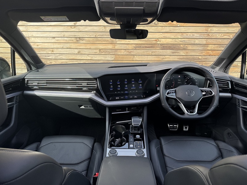 Volkswagen Touareg 2023'23 TDI V6 Black Edition | Pan Roof | Big Spec - U8953