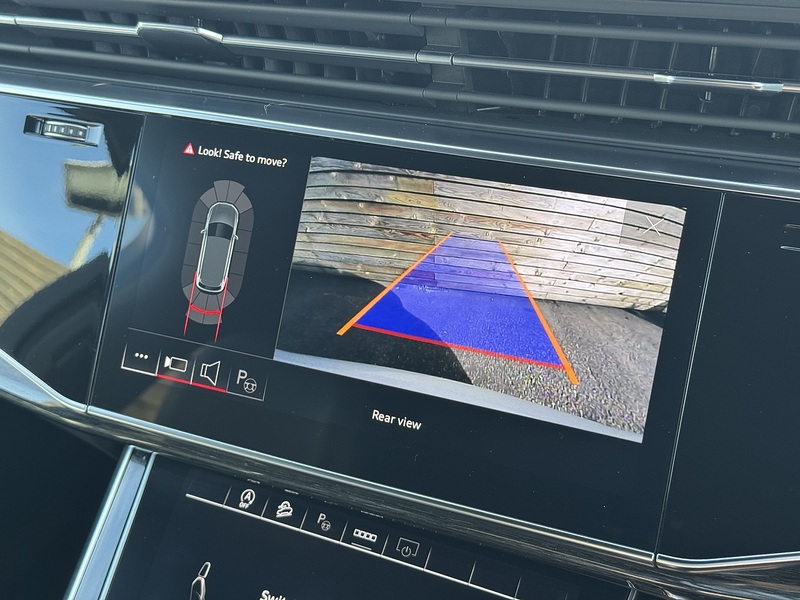 Audi Q7 2023'73 TDI V6 Black Edition | 7 Seater | Driver Memory Seat - U8957