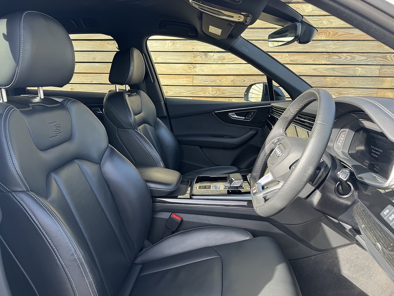 Audi Q7 2023'73 TDI V6 Black Edition | 7 Seater | Driver Memory Seat - U8957