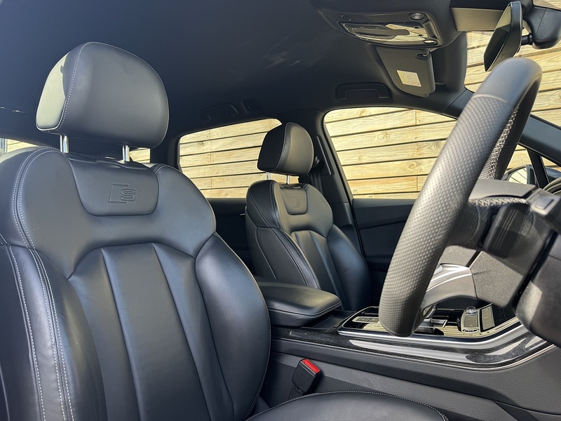 Audi Q7 2023'73 TDI V6 Black Edition | 7 Seater | Driver Memory Seat - U8957