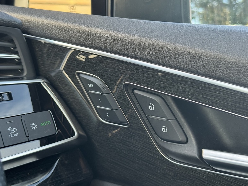 Audi Q7 2023'73 TDI V6 Black Edition | 7 Seater | Driver Memory Seat - U8957