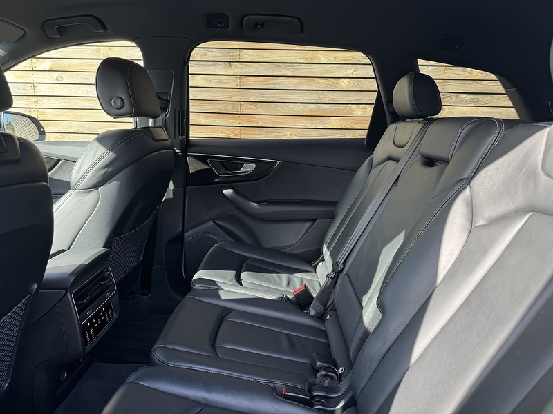 Audi Q7 2023'73 TDI V6 Black Edition | 7 Seater | Driver Memory Seat - U8957