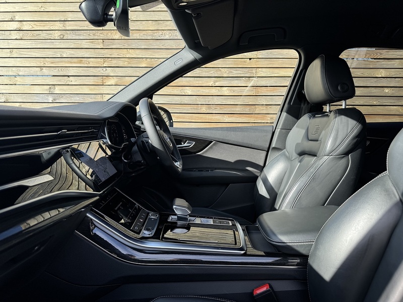 Audi Q7 2023'73 TDI V6 Black Edition | 7 Seater | Driver Memory Seat - U8957