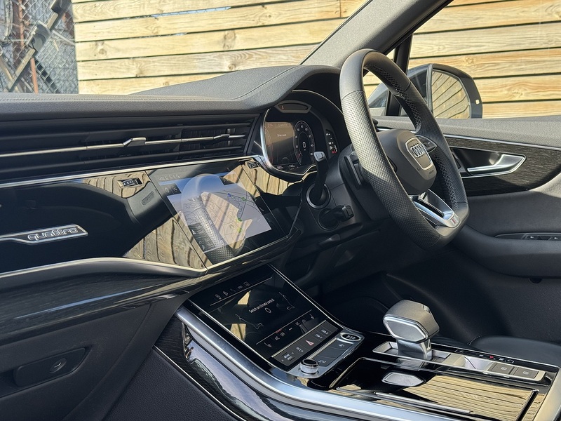 Audi Q7 2023'73 TDI V6 Black Edition | 7 Seater | Driver Memory Seat - U8957