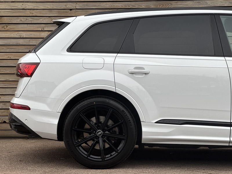 Audi Q7 2023'73 TDI V6 Black Edition | 7 Seater | Driver Memory Seat - U8957