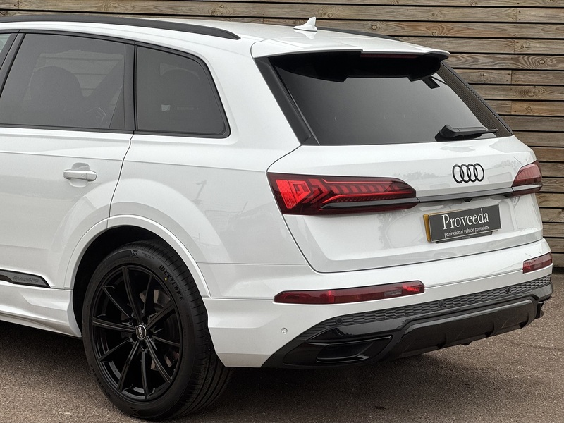 Audi Q7 2023'73 TDI V6 Black Edition | 7 Seater | Driver Memory Seat - U8957