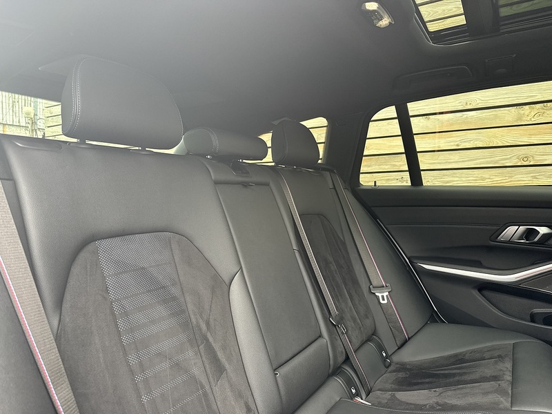 BMW 3 Series 2022'72 330e M Sport | Pan Roof | M Sport Pro Pack - U8961