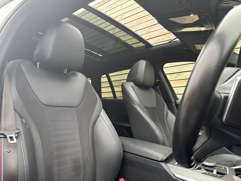 BMW 3 Series 2022'72 330e M Sport | Pan Roof | M Sport Pro Pack - U8961