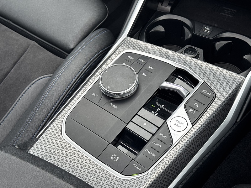 BMW 3 Series 2022'72 330e M Sport | Pan Roof | M Sport Pro Pack - U8961