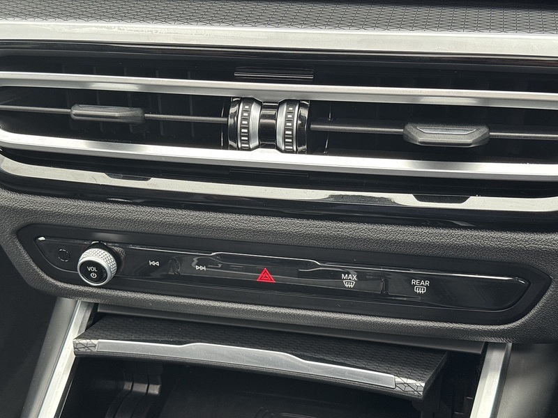 BMW 3 Series 2022'72 330e M Sport | Pan Roof | M Sport Pro Pack - U8961