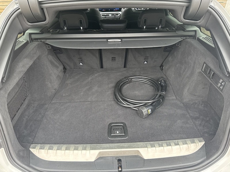 BMW 3 Series 2022'72 330e M Sport | Pan Roof | M Sport Pro Pack - U8961