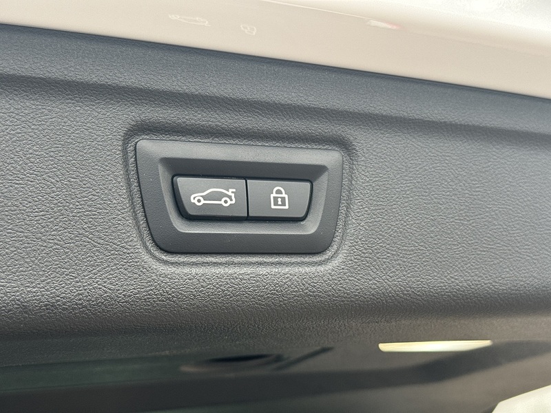 BMW 3 Series 2022'72 330e M Sport | Pan Roof | M Sport Pro Pack - U8961