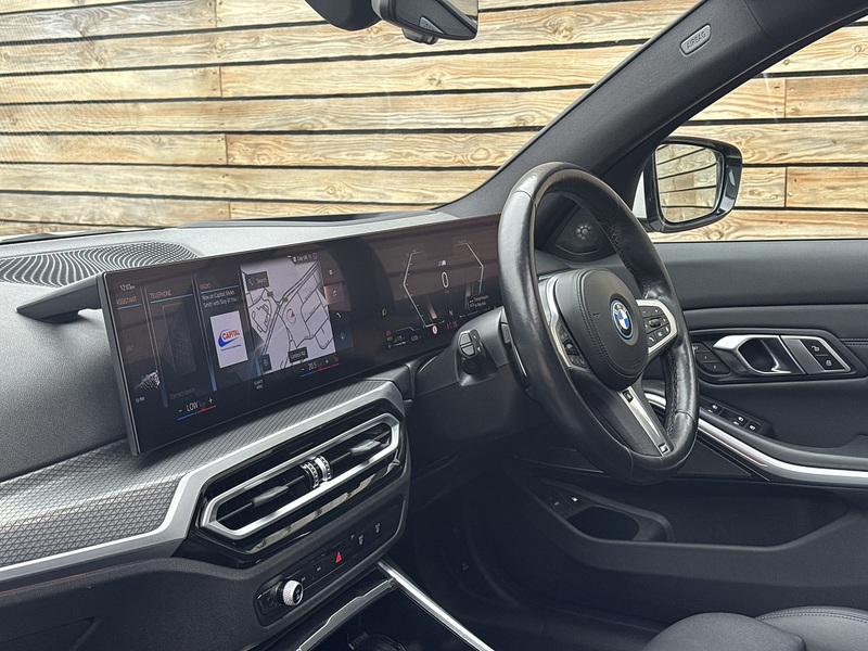BMW 3 Series 2022'72 330e M Sport | Pan Roof | M Sport Pro Pack - U8961