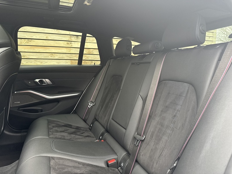 BMW 3 Series 2022'72 330e M Sport | Pan Roof | M Sport Pro Pack - U8961