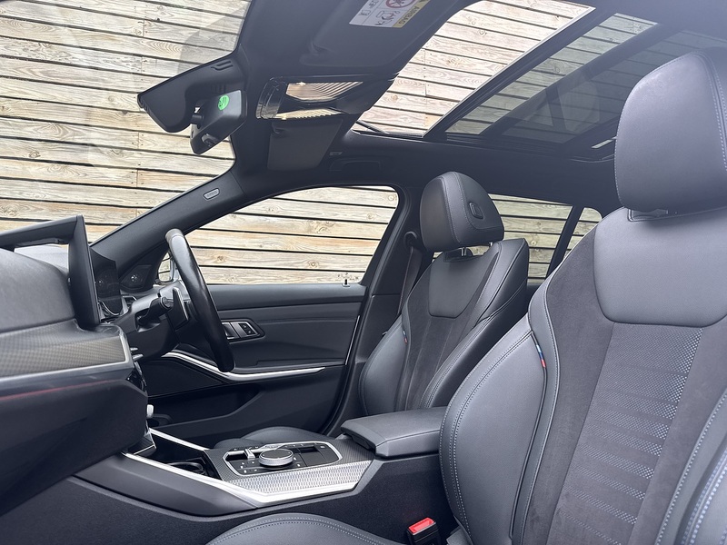 BMW 3 Series 2022'72 330e M Sport | Pan Roof | M Sport Pro Pack - U8961