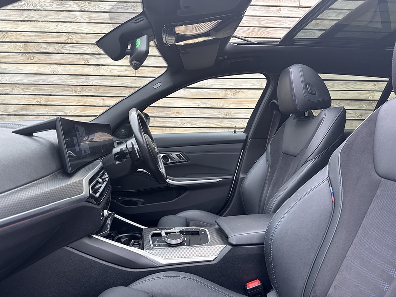 BMW 3 Series 2022'72 330e M Sport | Pan Roof | M Sport Pro Pack - U8961