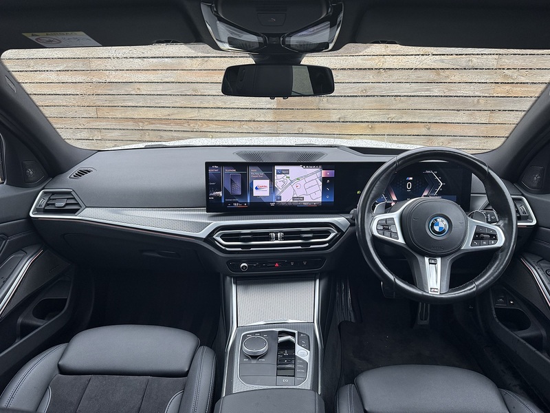 BMW 3 Series 2022'72 330e M Sport | Pan Roof | M Sport Pro Pack - U8961