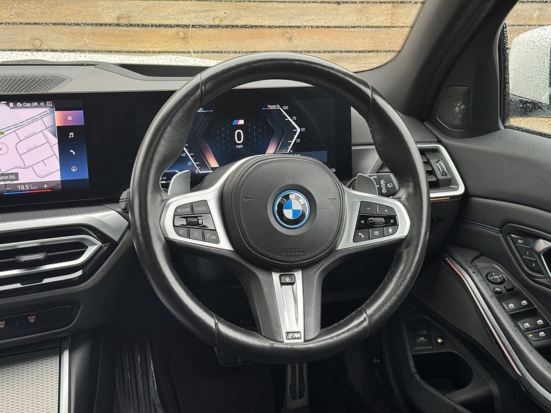 BMW 3 Series 2022'72 330e M Sport | Pan Roof | M Sport Pro Pack - U8961