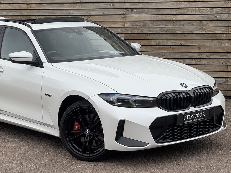 BMW 3 Series 2022'72 330e M Sport | Pan Roof | M Sport Pro Pack - U8961