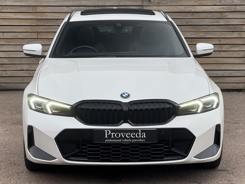 BMW 3 Series 2022'72 330e M Sport | Pan Roof | M Sport Pro Pack - U8961