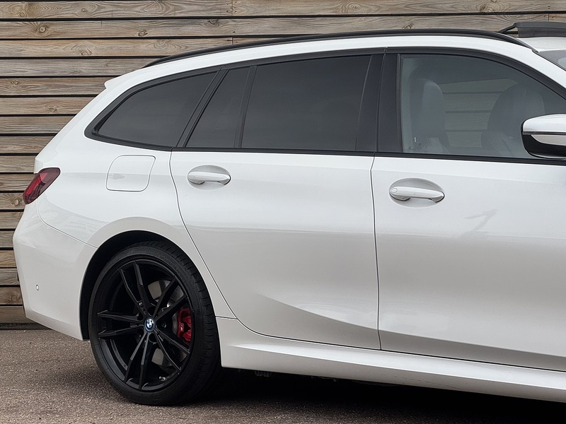 BMW 3 Series 2022'72 330e M Sport | Pan Roof | M Sport Pro Pack - U8961