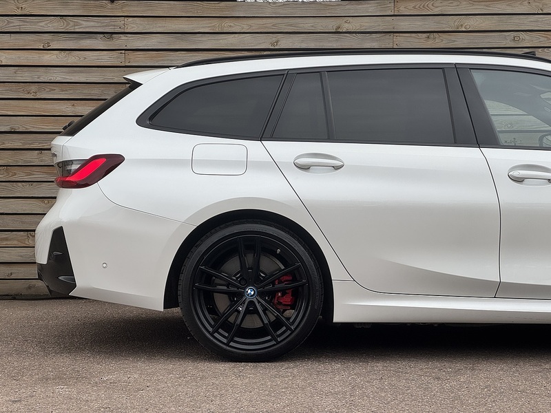 BMW 3 Series 2022'72 330e M Sport | Pan Roof | M Sport Pro Pack - U8961