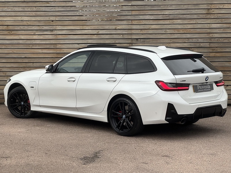 BMW 3 Series 2022'72 330e M Sport | Pan Roof | M Sport Pro Pack - U8961